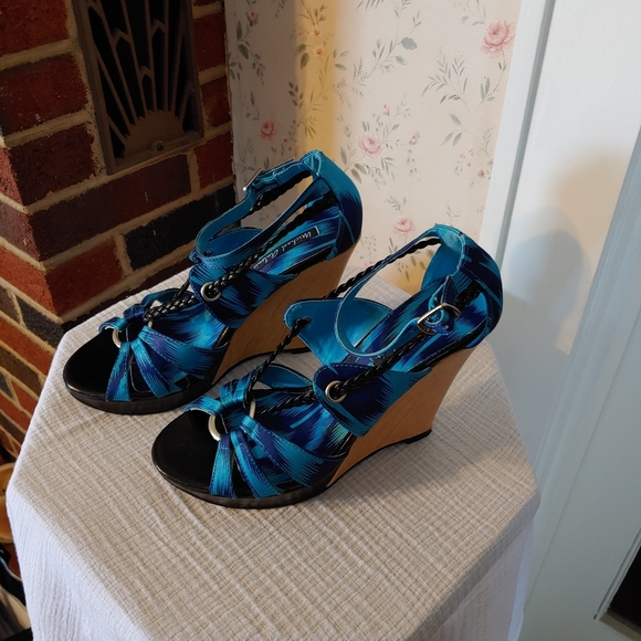 Shoes - Picture 2 of 3